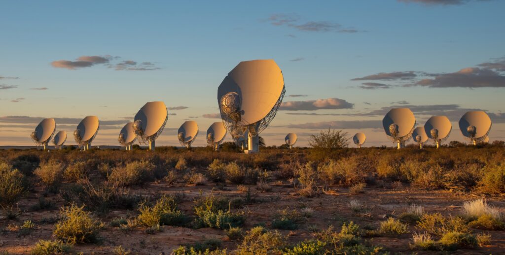 MeerKAT Le antenne del radiotelescopio MeerKAT, in Sudafrica. Crediti: SARAO