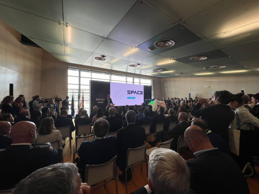 Space Meetings Veneto: 3000 presenze, 2000 incontri, 250 aziende del settore aerospazio. L'appuntamento è per il 2025 2 urso space meetings veneto