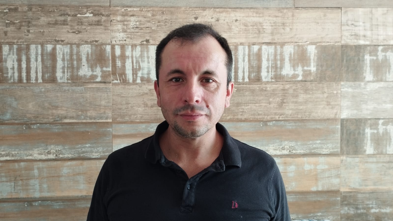 Elettroni e fotoni, relazioni senza più segreti: Carlos Leonardo Benavides-Riveros