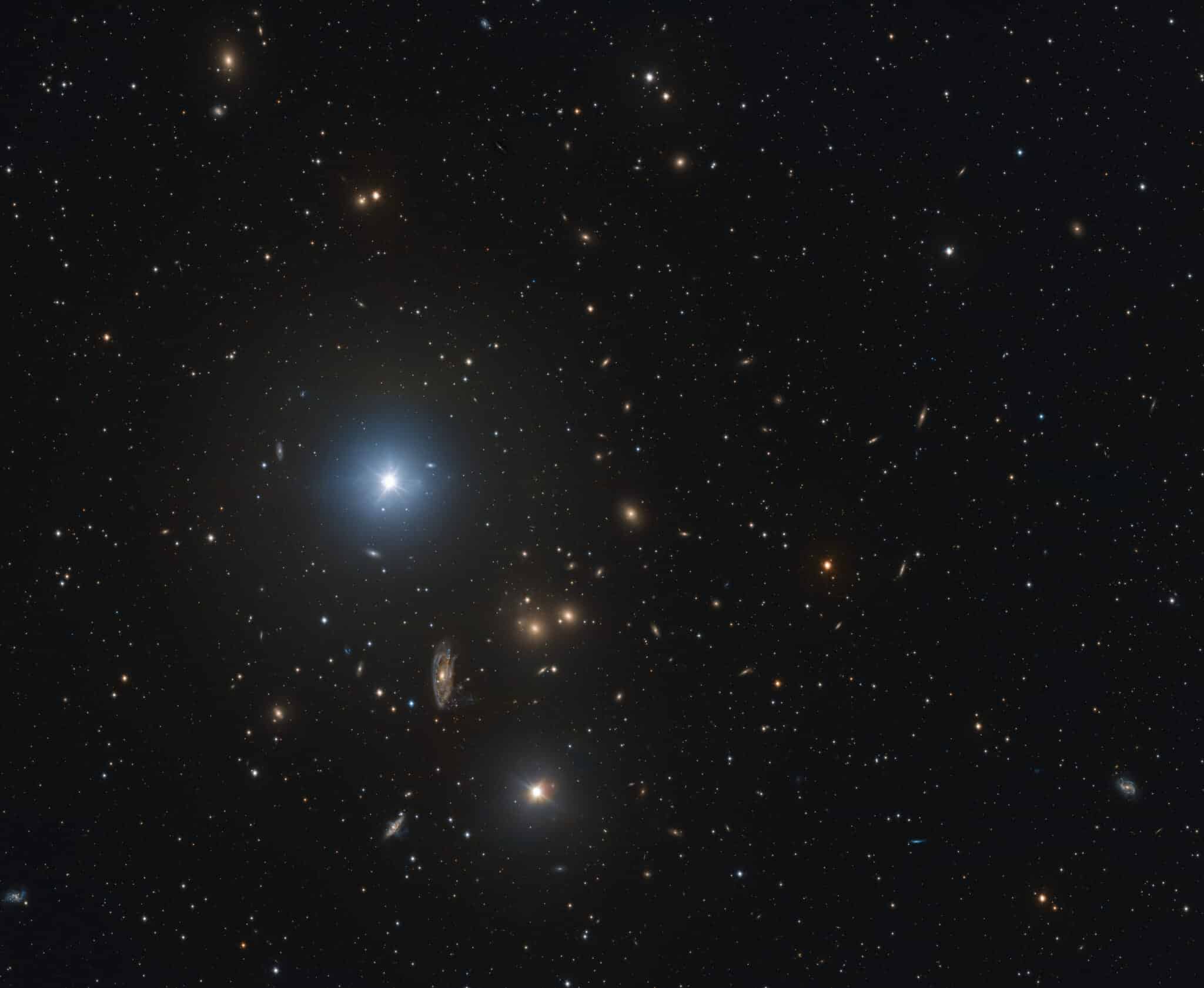 Nell'ammasso galattico dell'Idra una 'rapina' cosmica