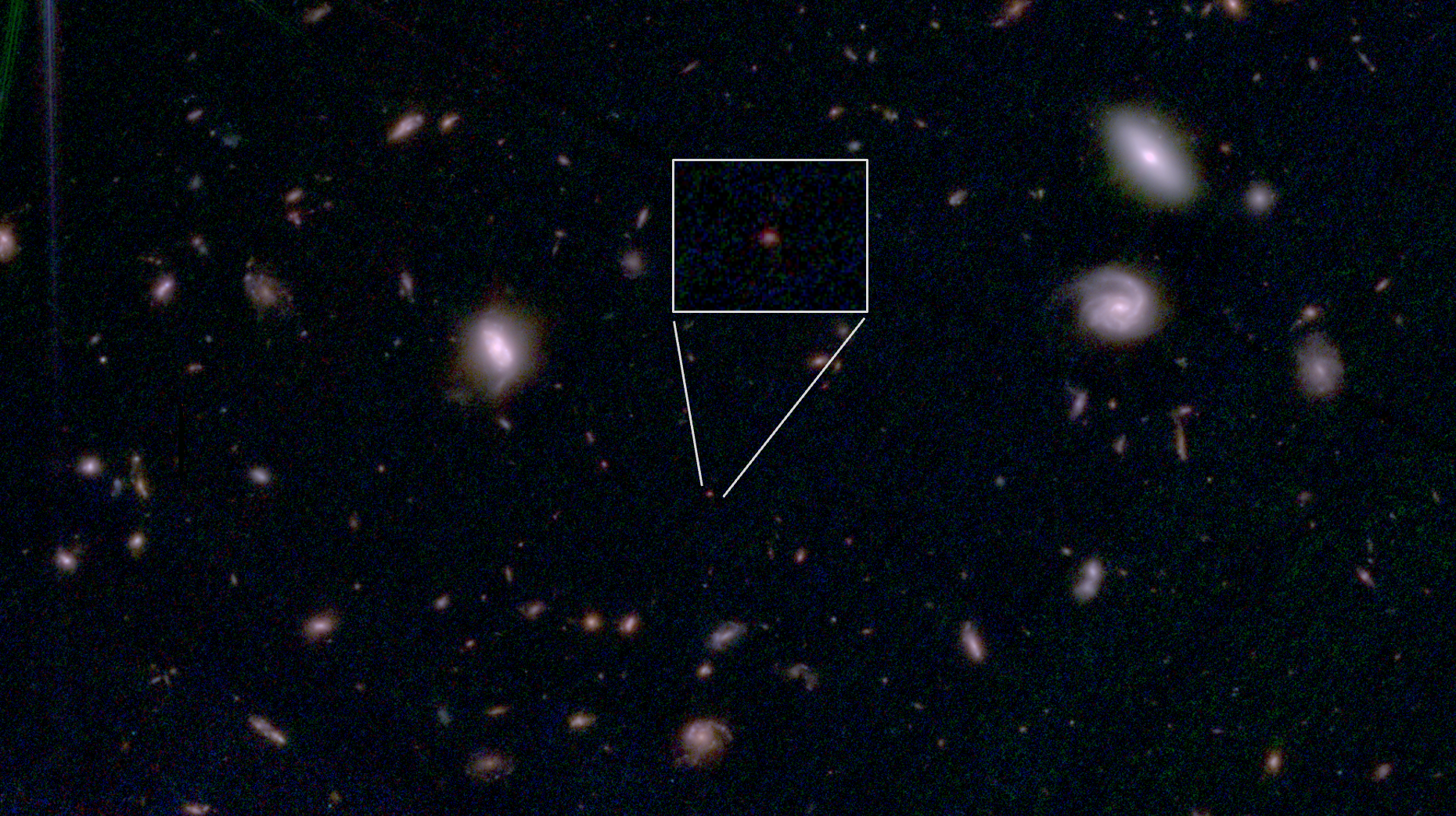 JWST Immagine in falsi colori ottenuta dal telescopio spaziale JWST, che mostra una piccola frazione del campo GOODS-North. La galassia evidenziata nel riquadro ospita un antichissimo buco nero supermassiccio 'dormiente'. Crediti: JADES Collaboration