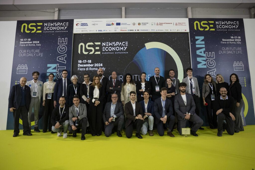 NSE New Space Economy 2025 dal 10 al 12 dicembre a Roma 3 foto gruppo pitch competition nse 2024 scaled 1 - NSE New Space Economy 2025 dal 10 al 12 dicembre a Roma
