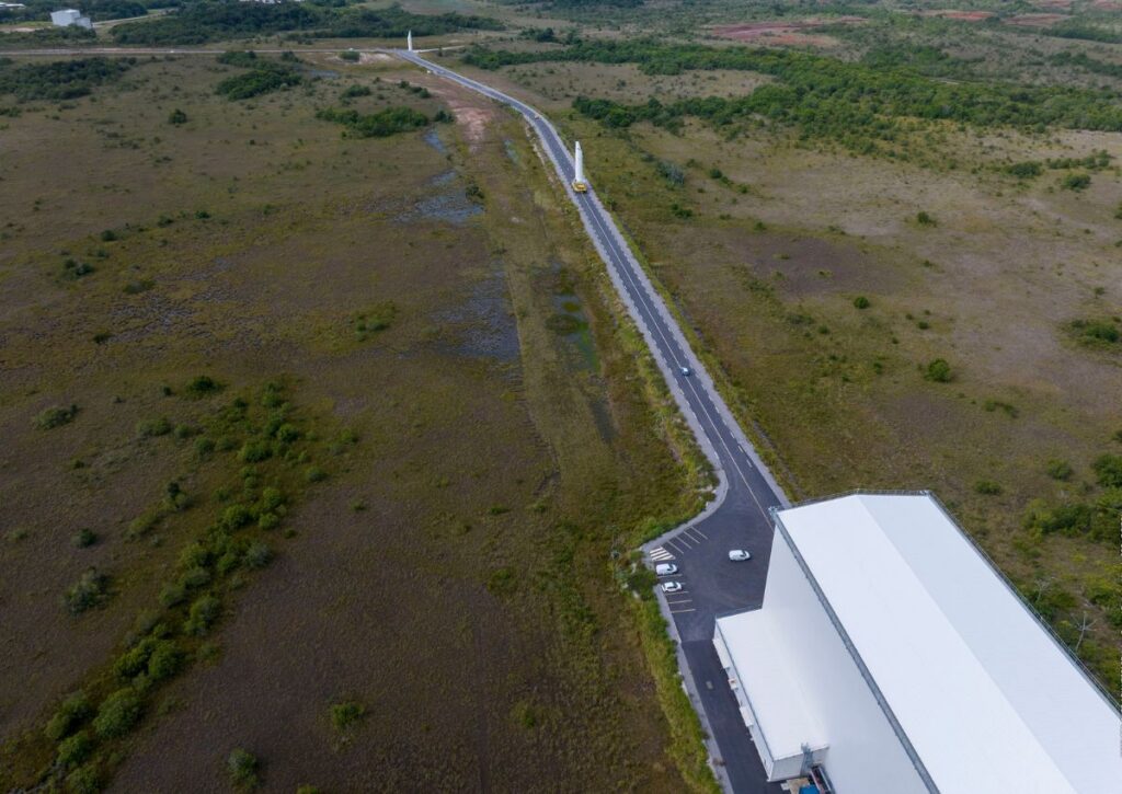 Arianespace completa l’installazione dei P120C su Ariane 64 1 lanci satellitari multipli