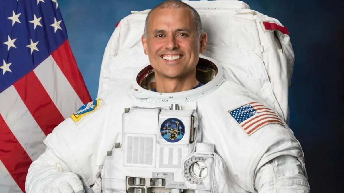 L'astronauta NASA Anil Menon durante la preparazione della missione ISS Soyuz MS-29 dedicata a ricerca biomedica e tecnologie per Marte.
