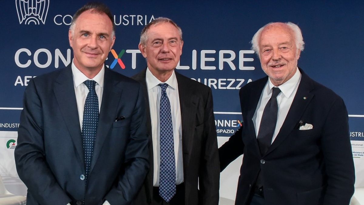 Emanuele Orsini, Adolfo Urso e Giorgio Marsiaj durante il lancio di Connext Filiere per la filiera aerospazio difesa italiana