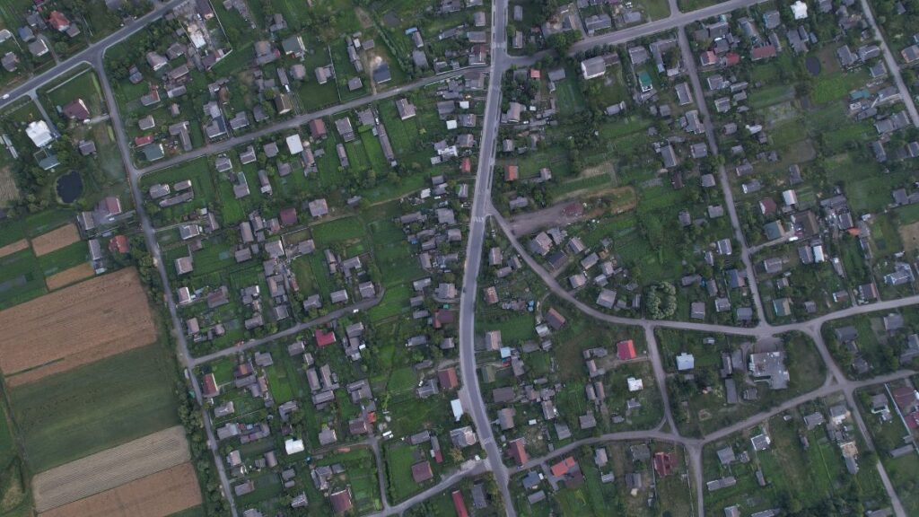 Open Cosmos presenta OpenConstellation 1.0: informazioni dalla Terra in 30 minuti grazie alla nuova costellazione 1 Immagine satellitare ad alta risoluzione di un'area urbana, rappresentativa delle applicazioni di osservazione della Terra abilitate da OpenConstellation 1.0.