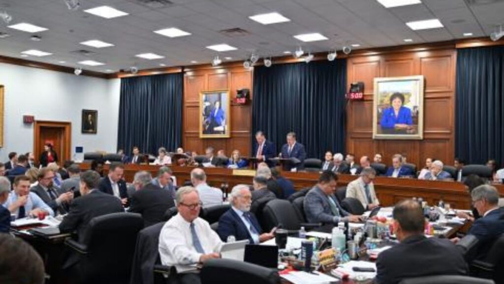 La United States House Committee on Appropriations prevede un'allocazione discrezionale totale per la difesa 2027 di 1.072 miliardi di dollari 1 Commissione della Camera dei Rappresentanti durante la discussione degli stanziamenti difesa USA per il bilancio federale 2027.