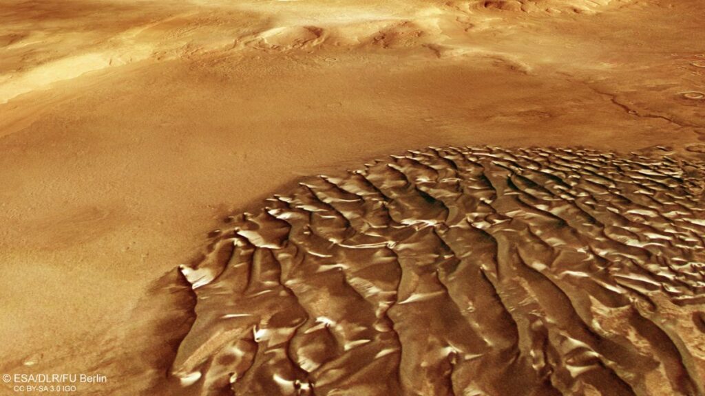 Dune di Marte, Mars Express rivela nuovi dettagli sull'evoluzione del cratere Kaiser 1 Dune di Marte nel cratere Kaiser riprese dalla telecamera HRSC della missione Mars Express durante l'inverno australe marziano.