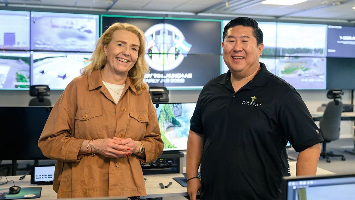Charlotta Sund di SSC Space e Jason Kim di Firefly Aerospace presso l'Esrange Space Center durante l'annuncio dell'avanzamento del progetto della piattaforma di lancio per il razzo Alpha.