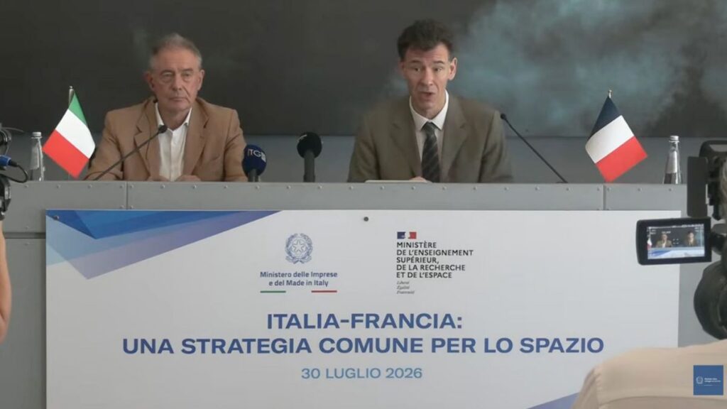 Baptiste: "Francia e Italia sono i pilastri dello spazio europeo" 1 Philippe Baptiste e Adolfo Urso durante l'incontro al Centro Spaziale del Fucino sui pilastri dello spazio europeo e la cooperazione tra Francia e Italia.