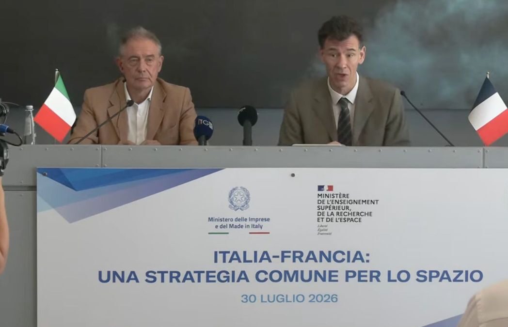 Philippe Baptiste e Adolfo Urso durante l'incontro al Centro Spaziale del Fucino sui pilastri dello spazio europeo e la cooperazione tra Francia e Italia.