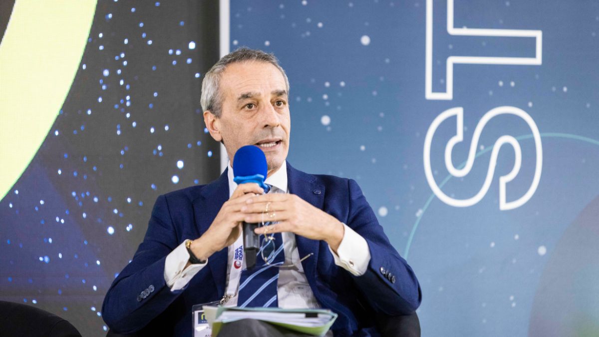 Teodoro Valente interviene durante un evento del New Space Economy Expoforum organizzato da Fiera Roma.