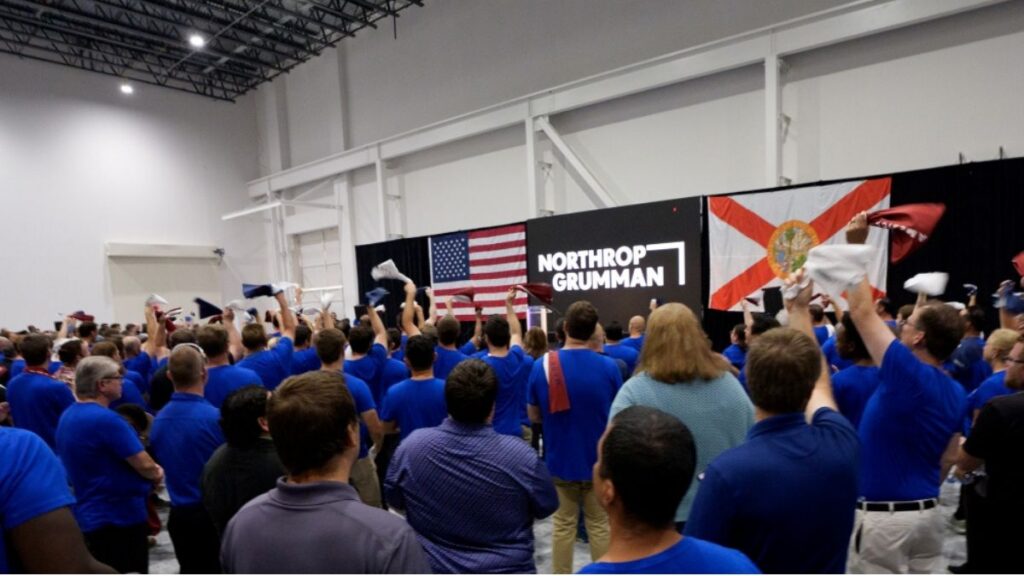 Aerei di sesta generazione: Northrop Grumman amplia la capacità industriale del polo di Melbourne 1 Dipendenti di Northrop Grumman durante l'inaugurazione del nuovo centro di ingegneria a Melbourne, in Florida, dedicato allo sviluppo degli aerei di sesta generazione.