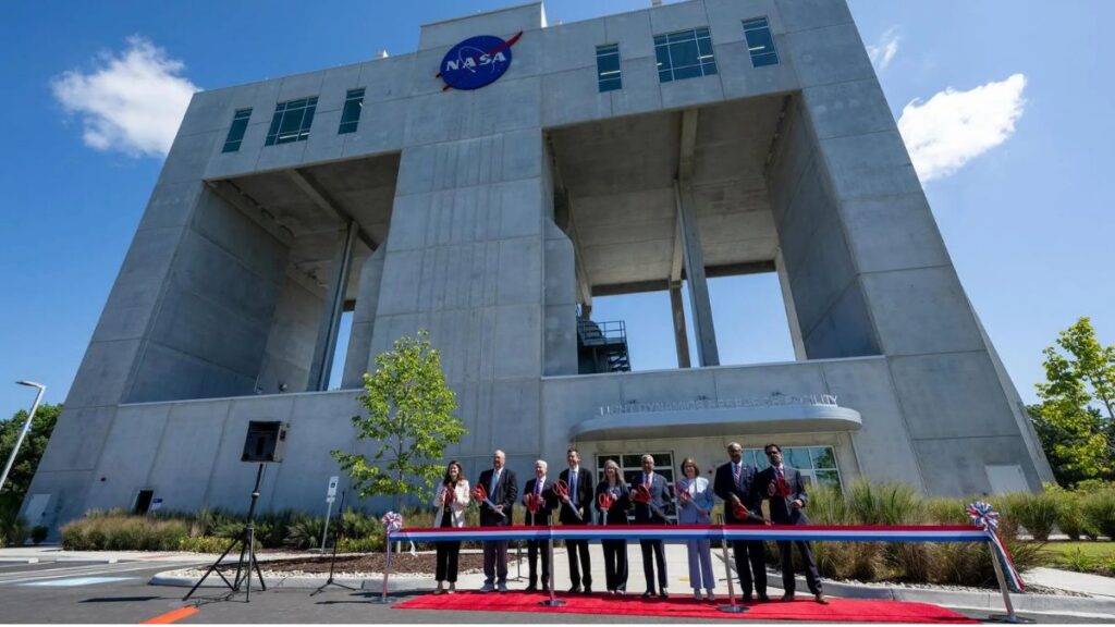 La NASA inaugura una nuova galleria del vento per testare aerei, droni e veicoli spaziali di nuova generazione 1 La nuova galleria del vento della NASA durante la cerimonia di inaugurazione della Flight Dynamics Research Facility al Langley Research Center di Hampton, Virginia.