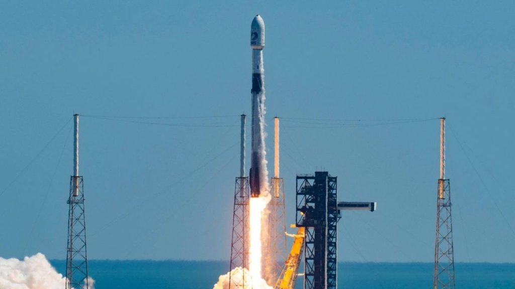 SES completa O3b mPOWER: lanciati gli ultimi tre satelliti della costellazione MEO 1 Falcon 9 al lancio della costellazione O3b mPOWER di SES da Cape Canaveral