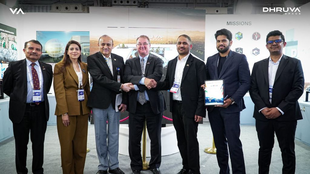 Dhruva Space e Thales Alenia Space, intesa su costellazioni LEO e produzione satellitare 1 Rappresentanti di Dhruva Space e Thales Alenia Space all'accordo sulle costellazioni LEO al Bengaluru Space Expo 2026