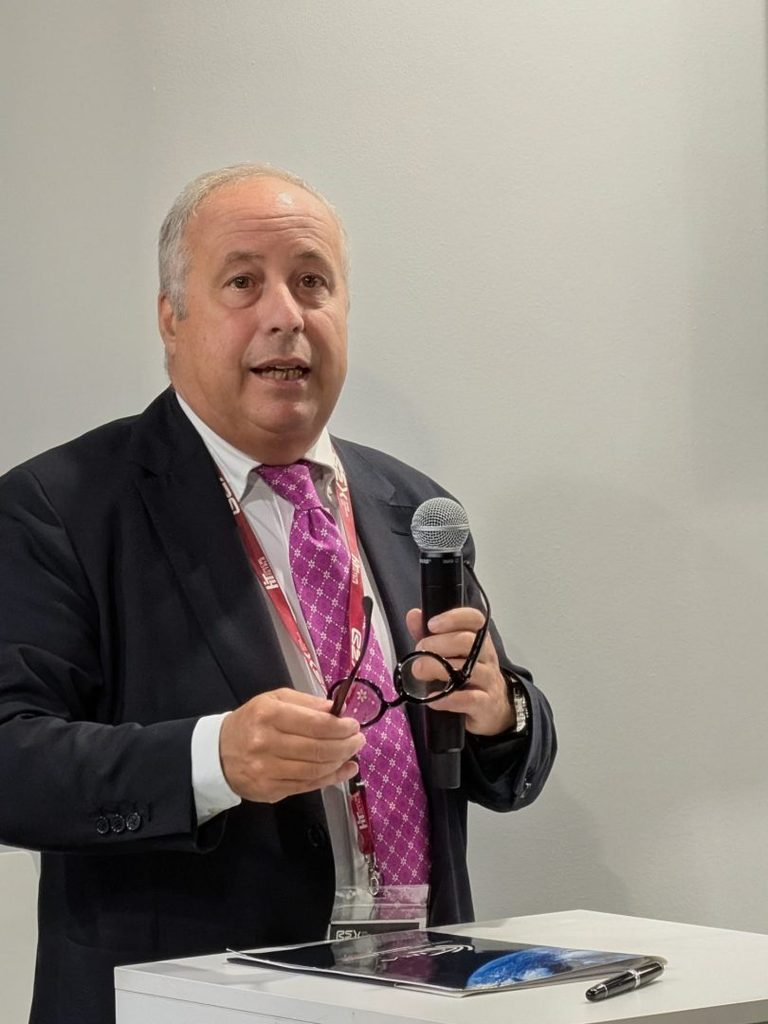 Frosini (CIRA) “Per governare la nuova economia dello spazio servono regole comuni” 1 Tommaso Edoardo Frosini, Presidente del CIRA, durante un intervento sulla Space Economy