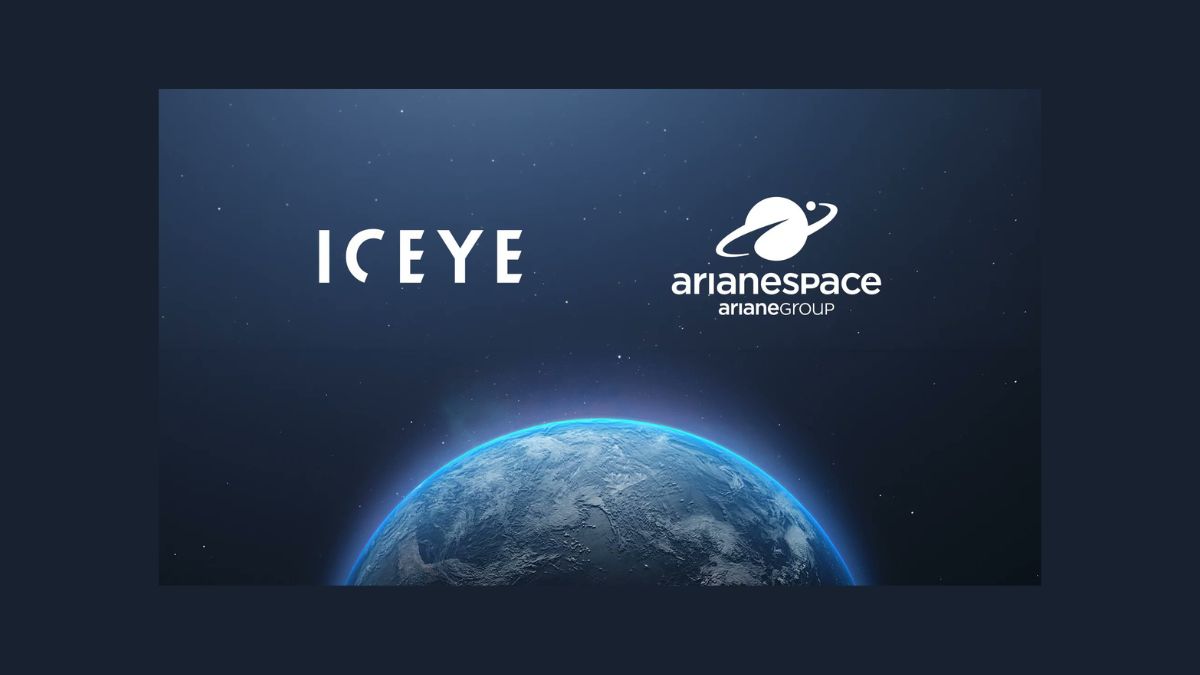 ICEYE e Ariane 6, loghi di ICEYE e Arianespace sullo sfondo della Terra