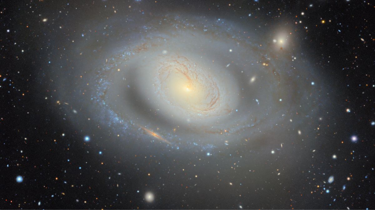 Messier 96, galassia a spirale nella mappa 2D dell’Universo del DESI Legacy Imaging Survey