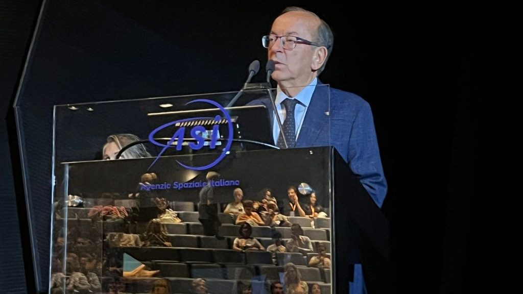 Notte dei Ricercatori 2026, l’ASI porta la Luna in due sedi a Roma 1 Mario Cospito alla Notte dei Ricercatori 2026 dell’ASI dedicata alla Luna