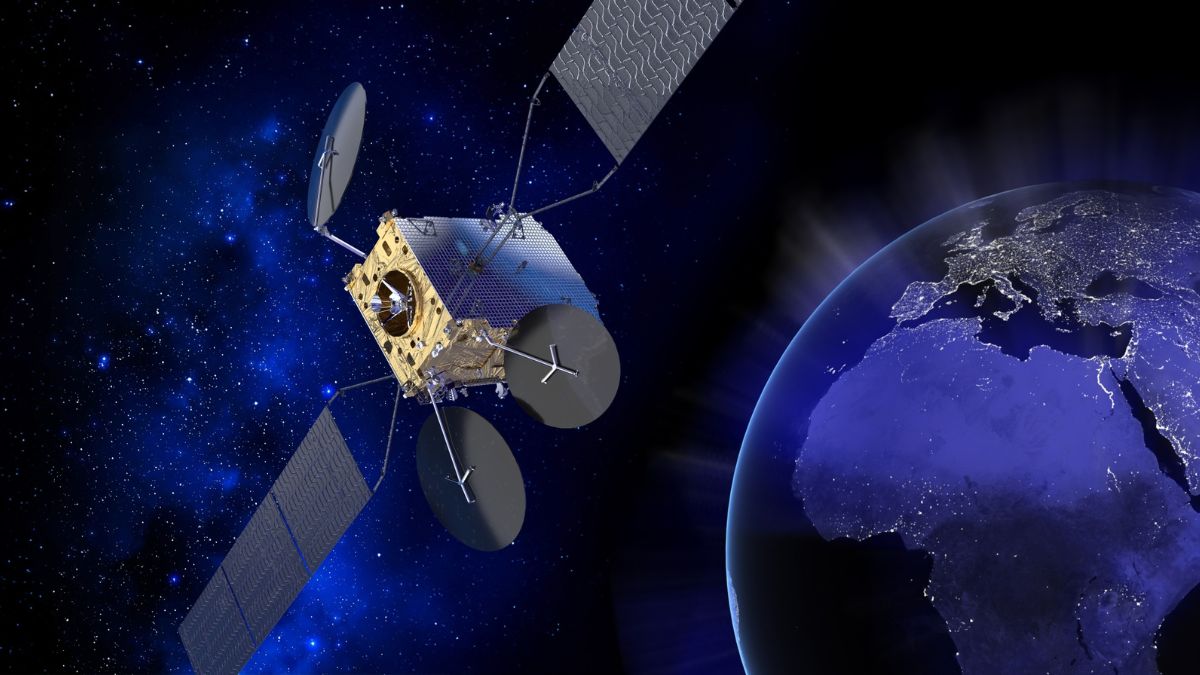 NigComSat-2A, satellite per telecomunicazioni in orbita con l'Africa visibile sulla Terra