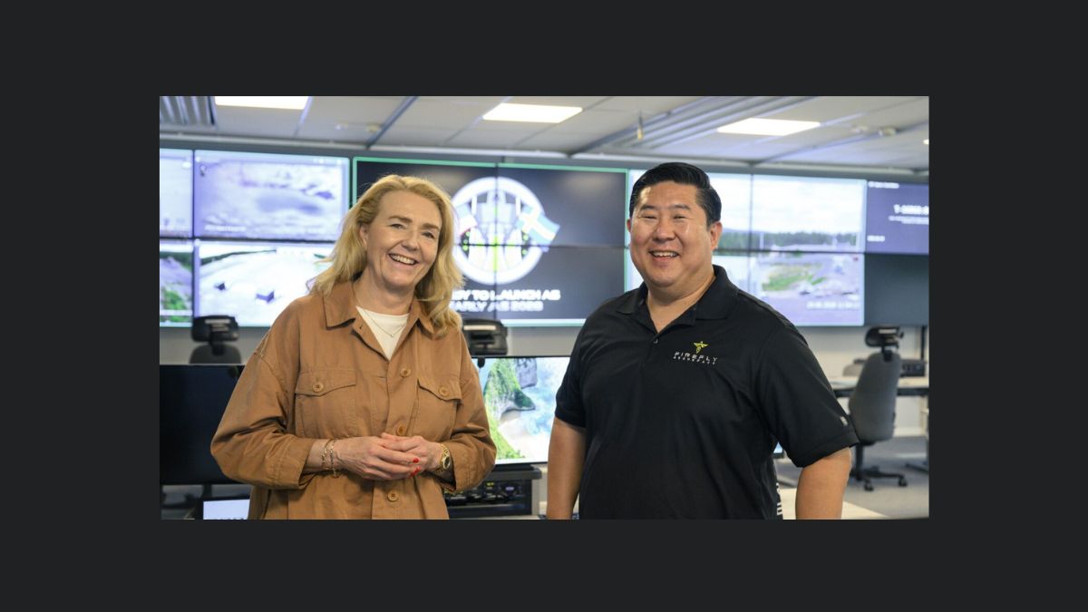 Charlotta Sund e Jason Kim nel centro di controllo del Launch Complex 3C per i lanci Alpha da Esrange