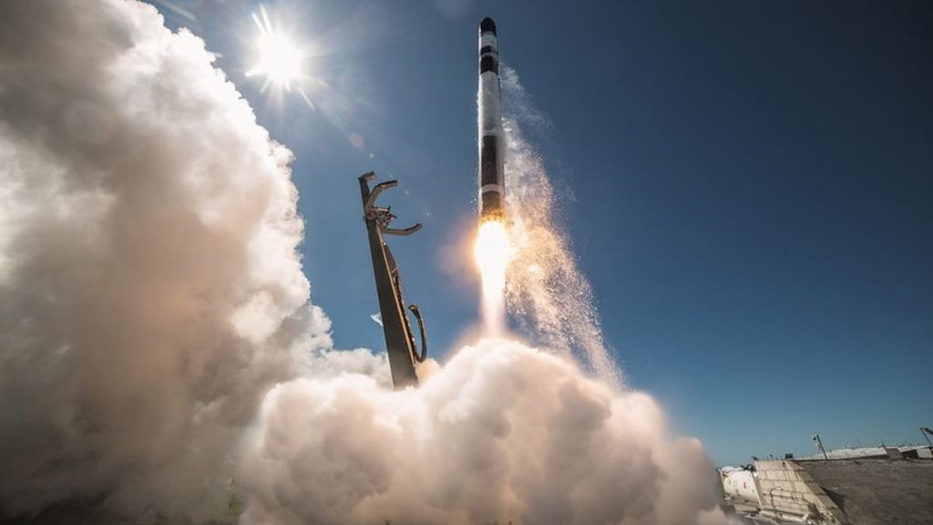 Synspective prenota 20 lanci Electron con Rocket Lab fino al 2031 1 Rocket Lab Electron al decollo, vettore scelto da Synspective per 20 lanci Electron