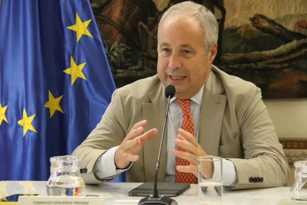 Frosini (Cira) “Dobbiamo imparare a governare lo spazio, il tema delle regole è cruciale” 1 Tommaso Edoardo Frosini durante un intervento sull’esplorazione spaziale