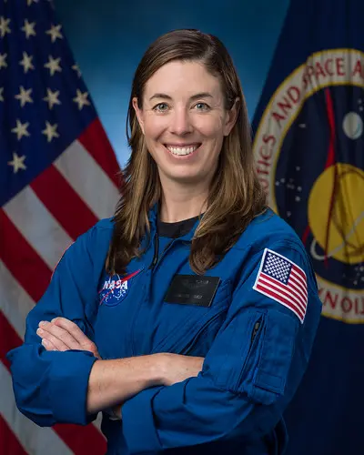 Christina Birch dalla bici allo spazio, l’ex ciclista e pistard sarà la pilota della missione SpaceX Crew-14 della Nasa 1 Christina Birch in uniforme da astronauta NASA