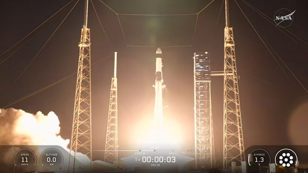SpaceX CRS-35, gli ultimi pannelli solari iROSA verso la ISS 1 Lancio notturno del Falcon 9 di SpaceX per la missione SpaceX CRS-35, con la capsula Dragon diretta alla Stazione Spaziale Internazionale.